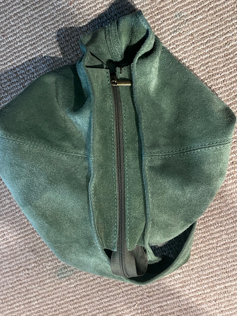 Made in Italy suede leather zipper tote moss / warm sage green - Picture 2 of 13